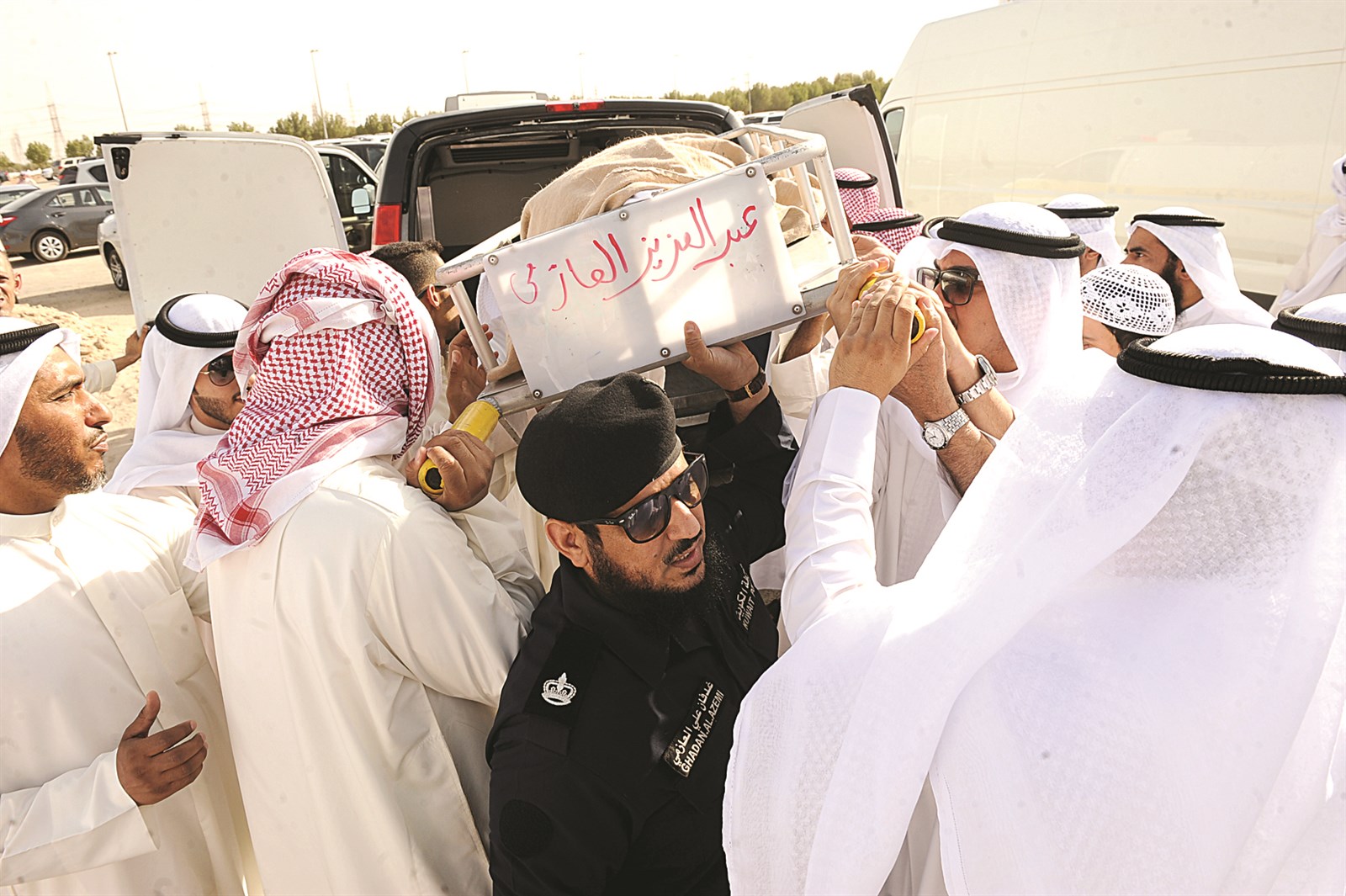 u0645u0634u0627u0631u0643u0648u0646 u0641u064a u0627u0644u062cu0646u0627u0632u0629 u064au062du0645u0644u0648u0646 u062cu062bu0645u0627u0646 u0627u0644u0637u0641u0644