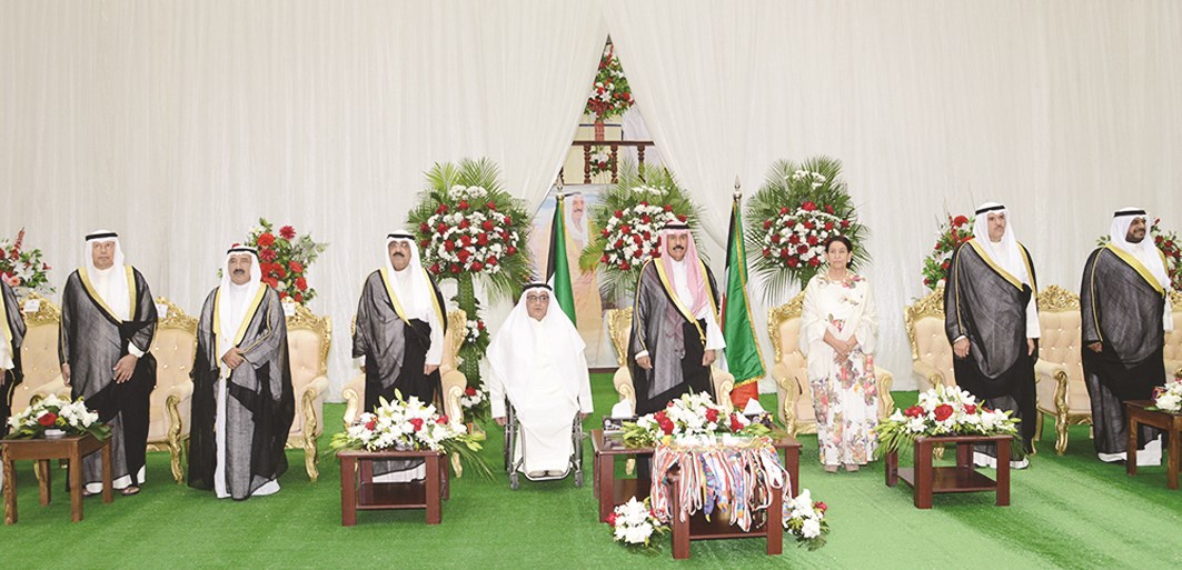 u0627u0644u0634u064au062e u0646u0648u0627u0641 u0627u0644u0623u062du0645u062f u0645u062au0648u0633u0637u0627 u0643u0628u0627u0631 u0627u0644u062du0636u0648u0631 u0641u064a u0628u062fu0627u064au0629 u0632u064au0627u0631u062au0647 u0644u0646u0627u062fu064a u0627u0644u0645u0639u0627u0642u064au0646