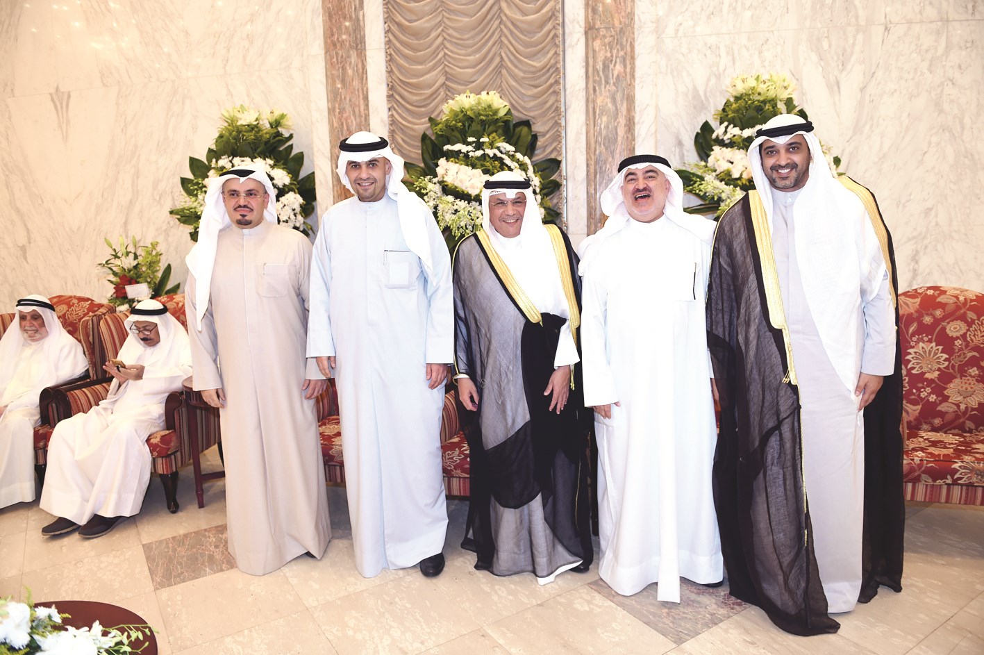 الصالح متوسطاً خالد الجراح وأنس الصالح ومحمد العبدالله