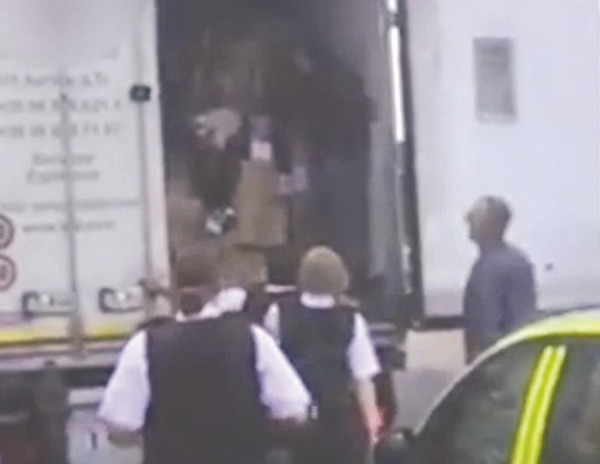 u0631u062cu0627u0644 u0627u0644u0634u0631u0637u0629 u0644u062du0638u0629 u0641u062au062d u0627u0644u0634u0627u062du0646u0629 u0648u0627u0644u0642u0627u0621 u0627u0644u0642u0628u0636 u0639u0644u0649 u0627u0644u0645u0647u0627u062cu0631u064au0646