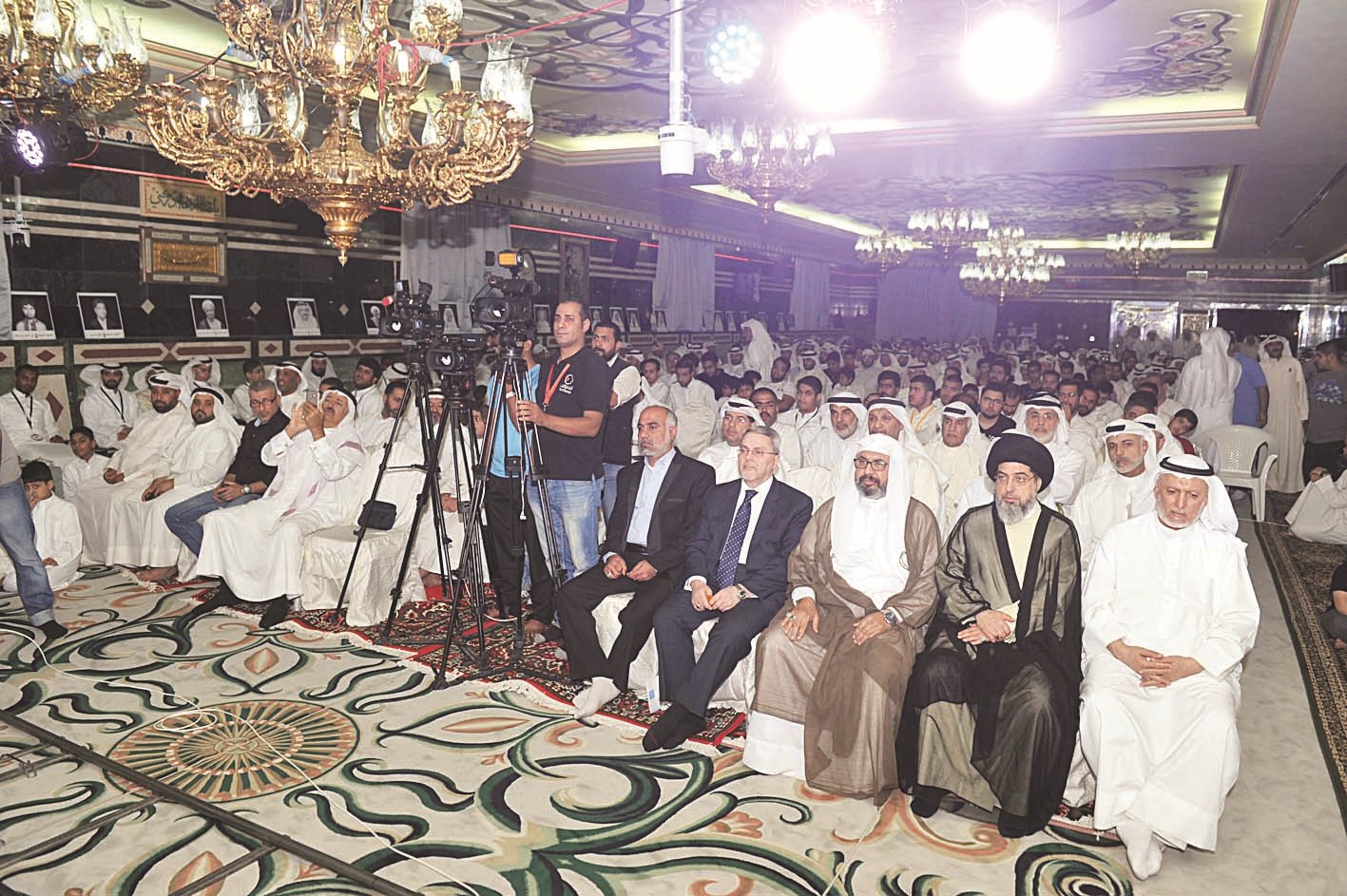 حضور ديبلوماسي وعلمائي وشعبي