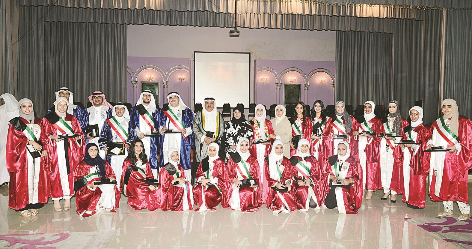 المهنا والخالدي مع المتفوقين (تصوير موسى عياش)