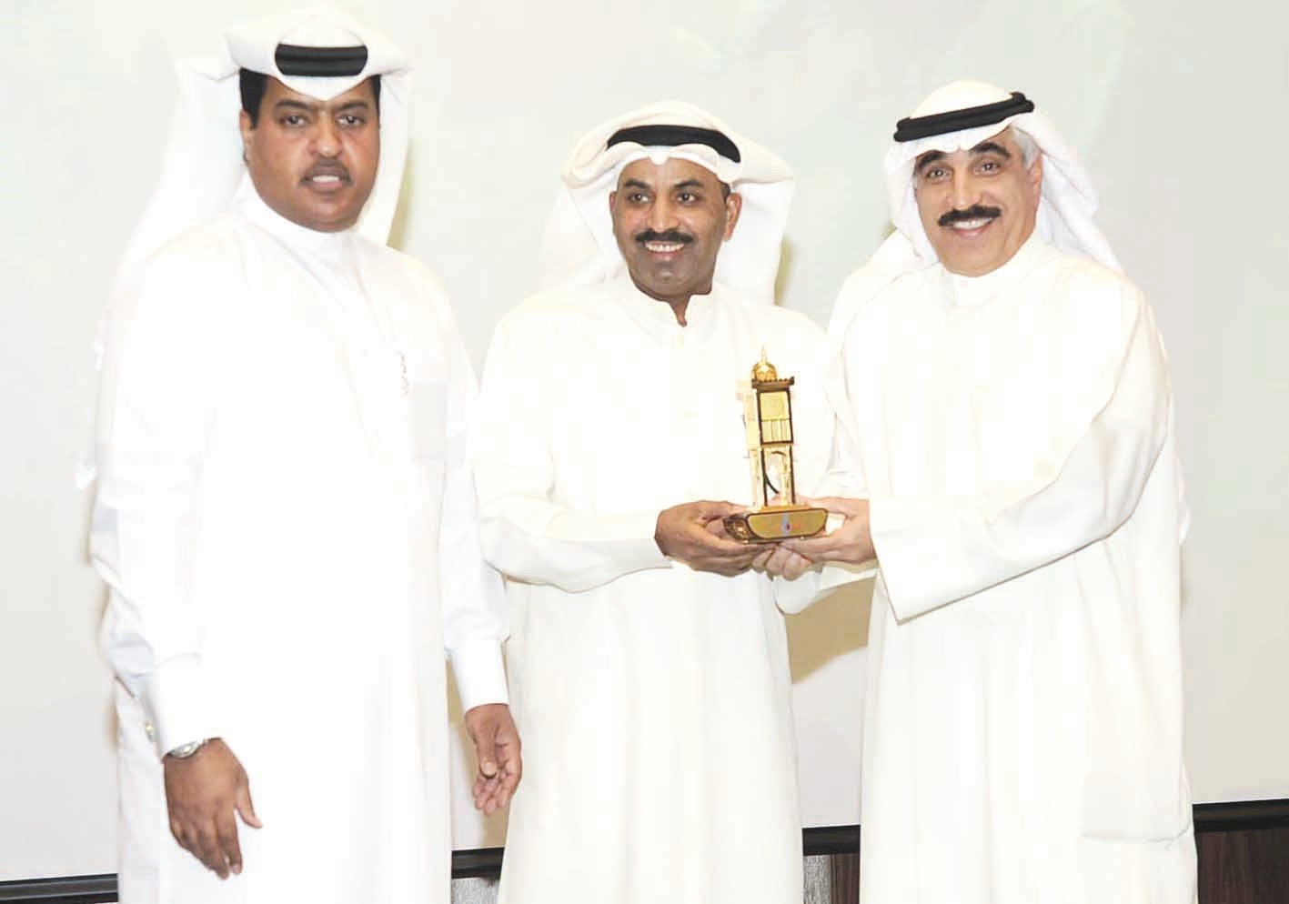 ... وتكريم طارق العلي