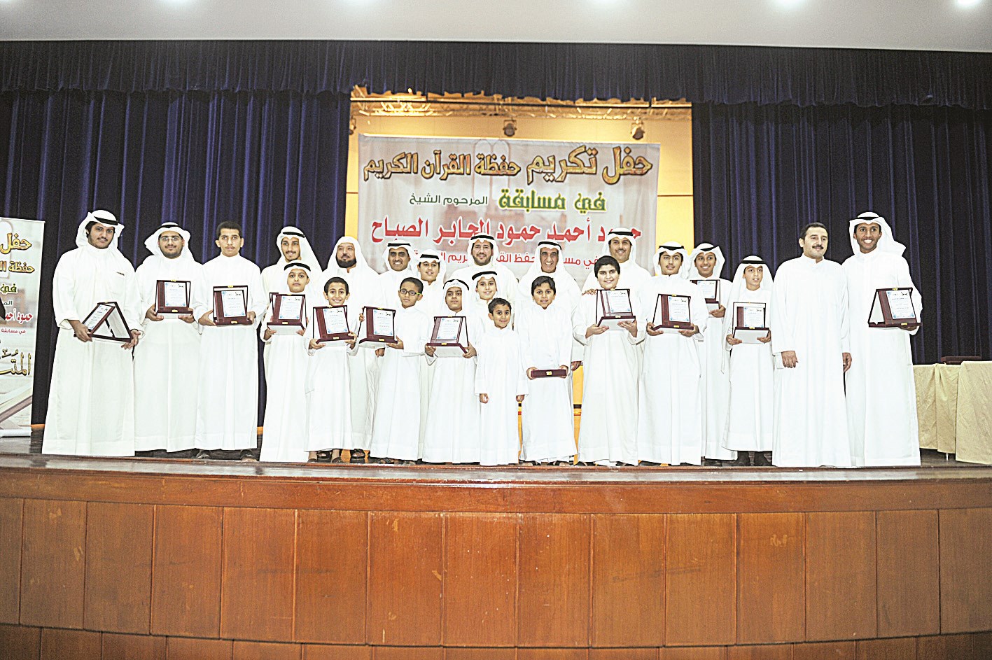 الفائزون المكرمون في لقطة تذكارية (تصوير نور هنداوي)