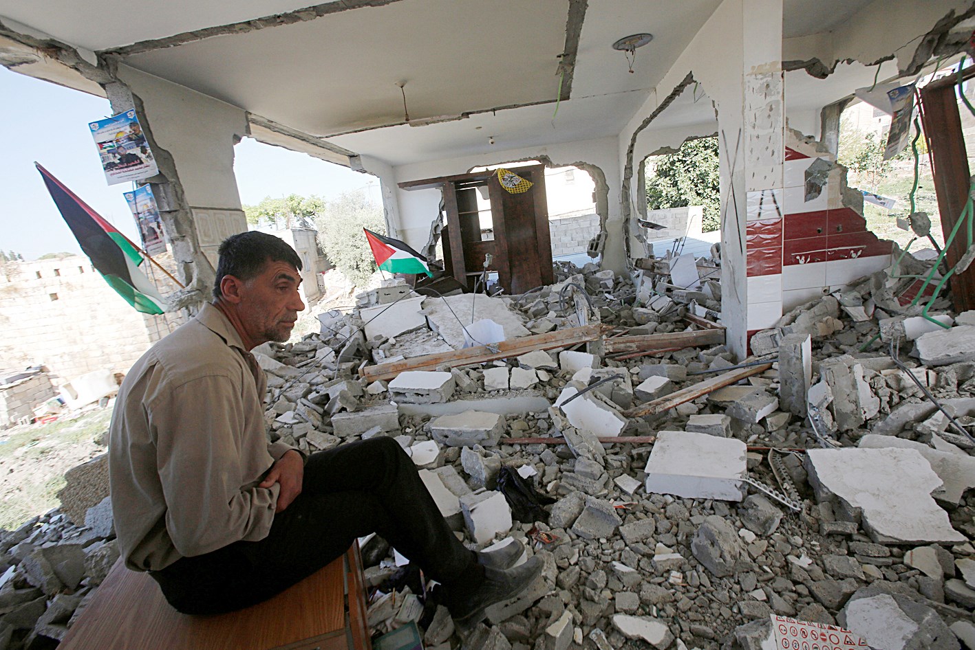 u0645u062du0645u062f u0645u0635u0627u0644u062du0629 u062fu0627u062eu0644 u0645u0627 u062au0628u0642u0649 u0645u0646 u0645u0646u0632u0644u0647 u0627u0644u0630u064a u0647u062fu0645u062au0647 u0627u0644u0642u0648u0627u062a u0627u0644u0625u0633u0631u0627u0626u064au0644u064au0629 u0641u064a u0627u0644u0636u0641u0629 u0627u0644u063au0631u0628u064au0629 u0623u0645u0633b(u0631u0648u064au062au0631u0632)