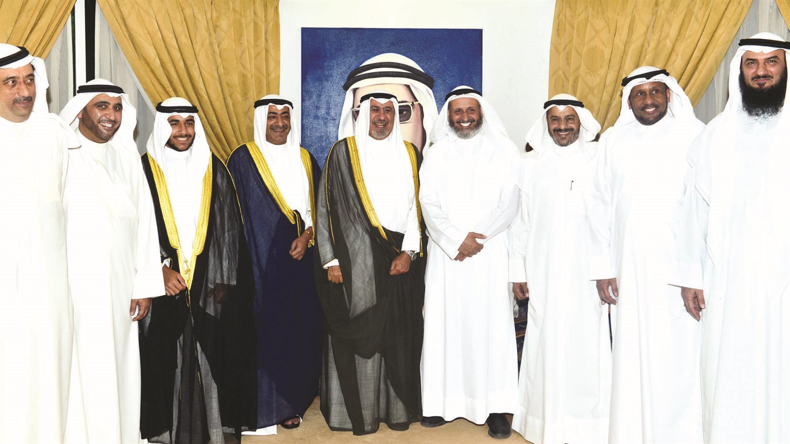 محمد الصباح متوسطاً قيادات «حدس»