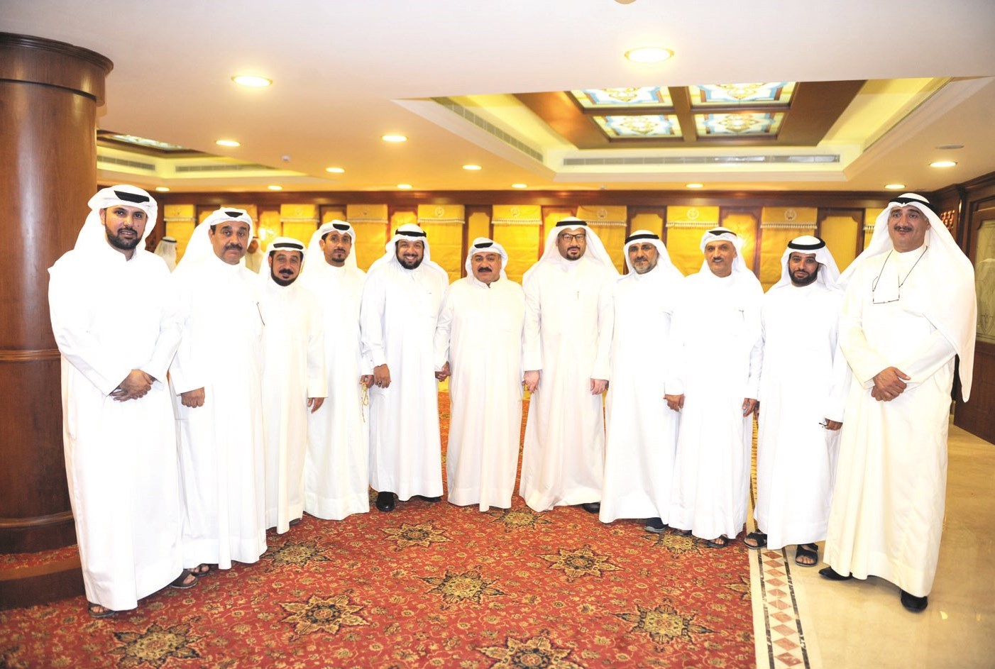 مجموعة من الضباط المتقاعدين والحاليين مع الزميل ناصر الفرحان     (تصوير نور هنداوي)