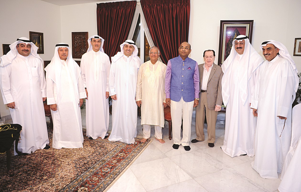 u0627u0644u0633u0641u064au0631 u0627u0644u0647u0646u062fu064a u064au062au0648u0633u0637 u0636u064au0648u0641u0647 u0627u0644u0649 u0627u0644u0625u0641u0637u0627u0631 (u062au0635u0648u064au0631 u0637u0627u0631u0642 u0639u0632 u0627u0644u062fu064au0646)