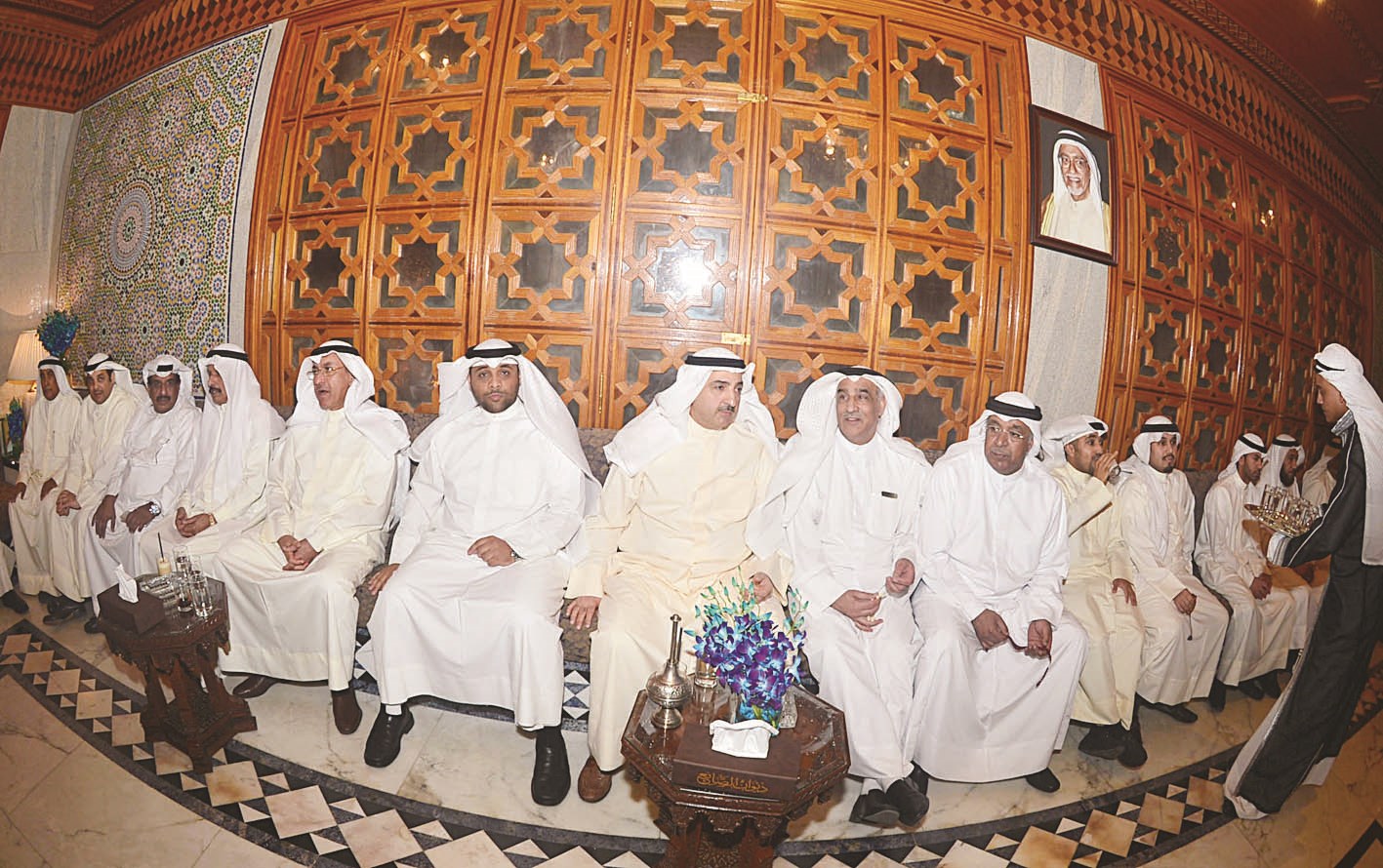 نواب ووزراء وديبلوماسيون في الغبقة ( تصوير موسى عياش)