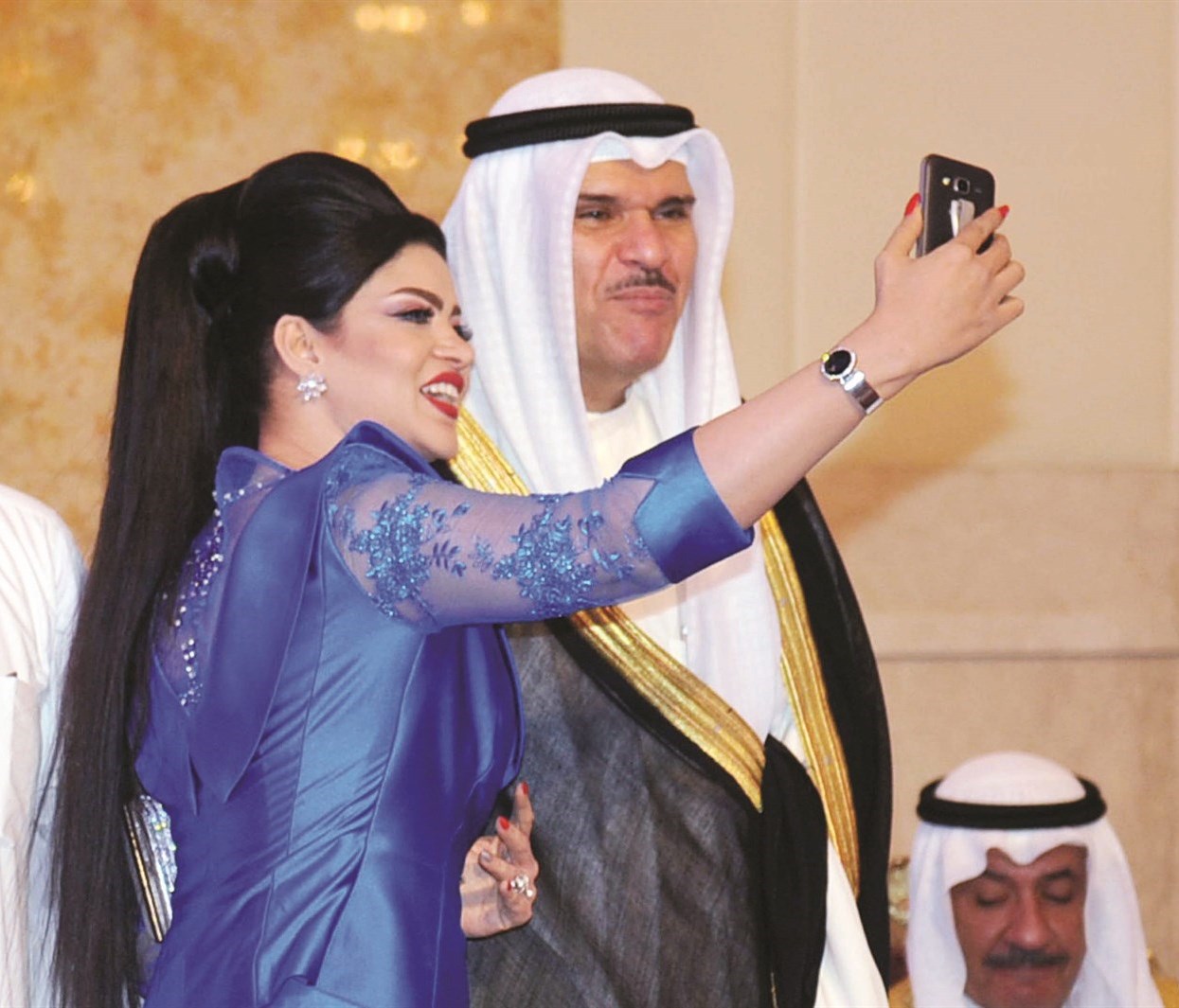 «سيلفي» مع الوزير