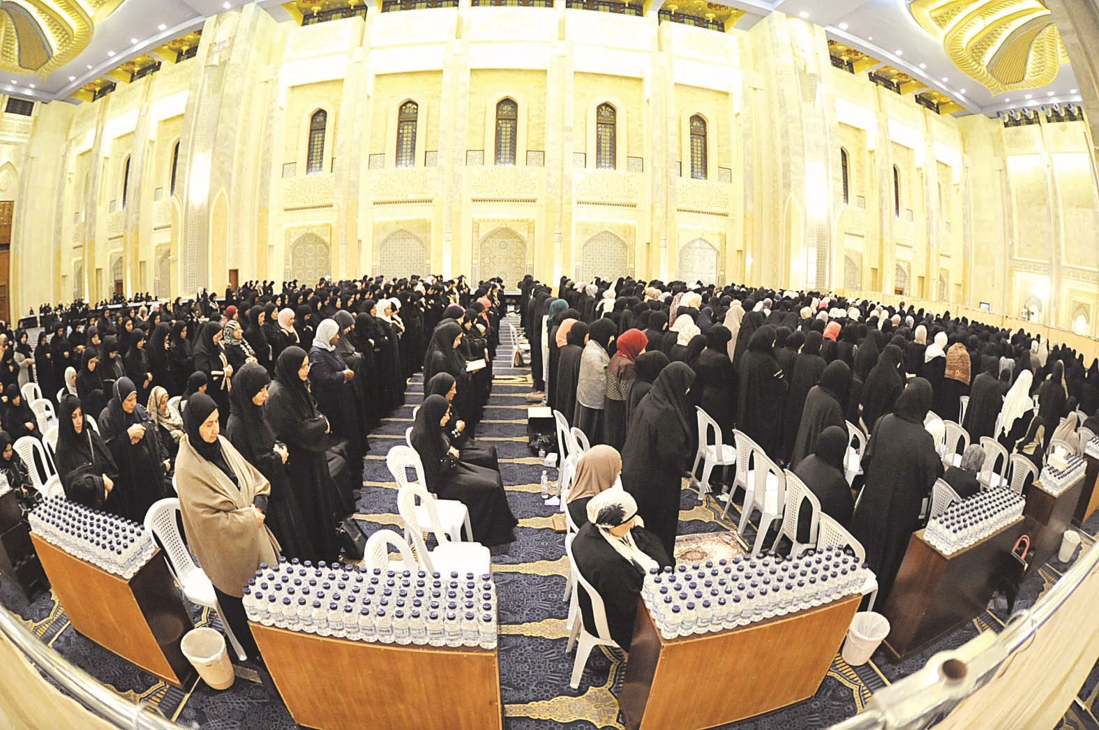 حضور نسائي كثيف