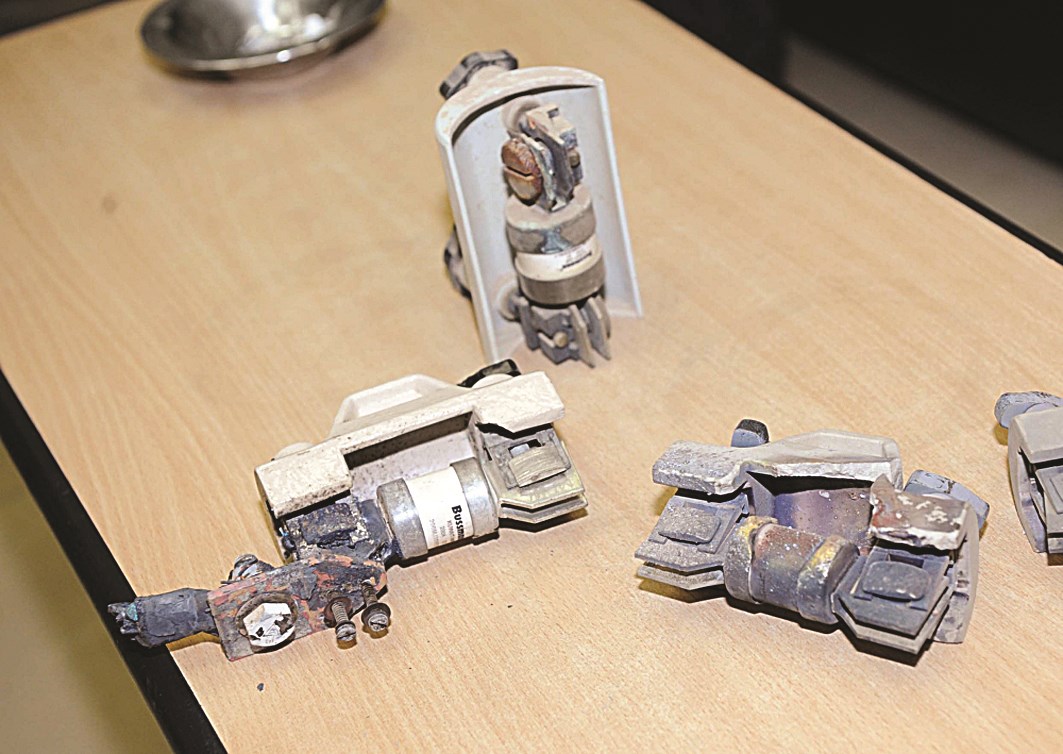 فيوزات محترقة