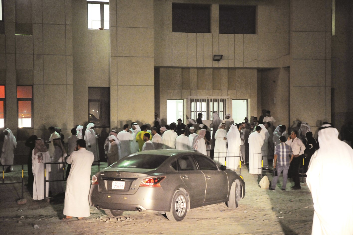 u0645u062cu0645u0648u0639u0629 u0645u0646 u0627u0644u0645u062au062cu0645u0647u0631u064au0646 u0623u0645u0627u0645 u00abu0627u0644u062au0646u0641u064au0630 u0627u0644u0645u062fu0646u064au00bb (u062au0635u0648u064au0631 u0646u0627u064au0641 u0627u0644u0639u0642u0644u0629)