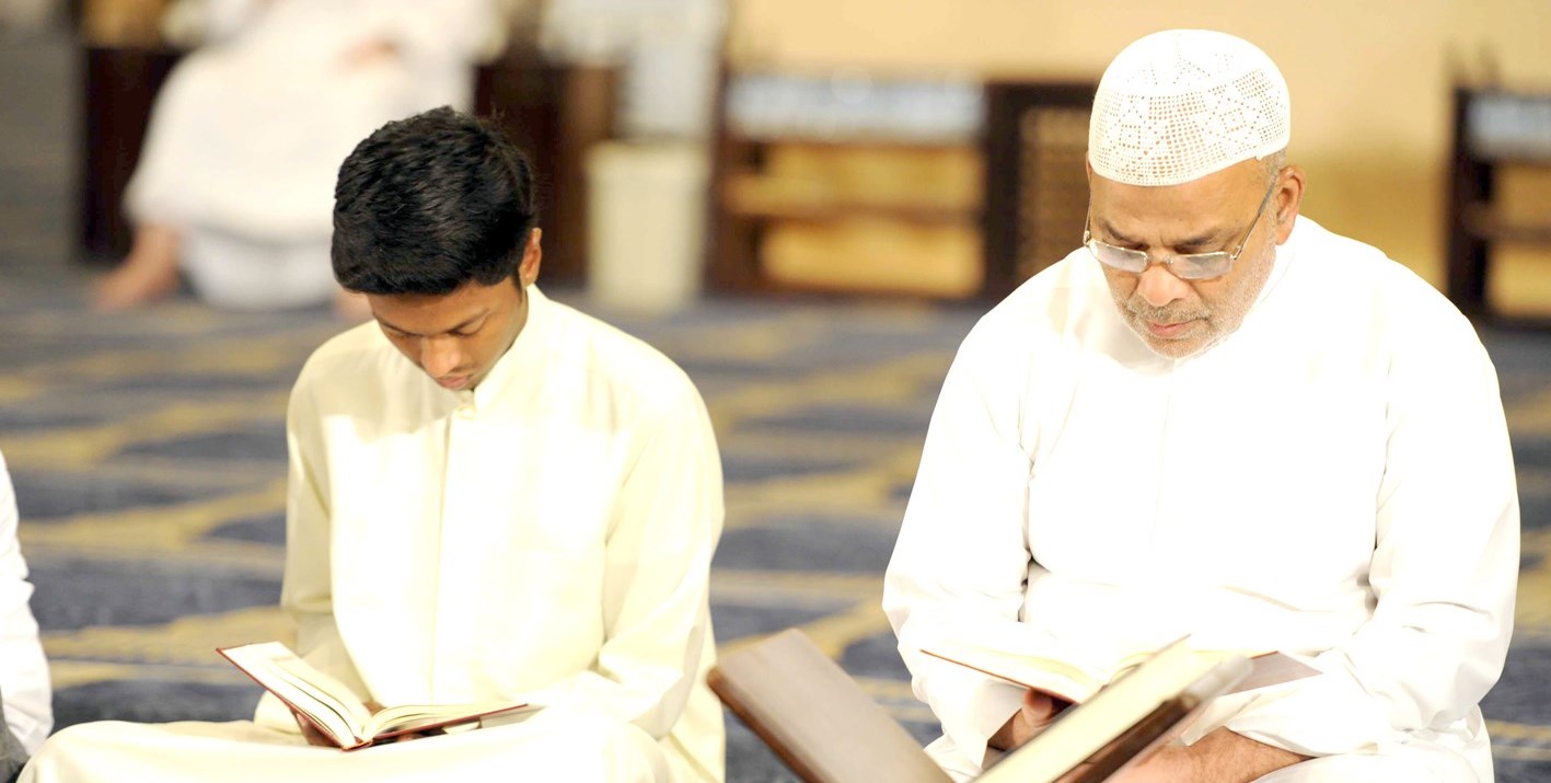 لتلاوة القرآن نصيب ... انتظاراً للصلاة