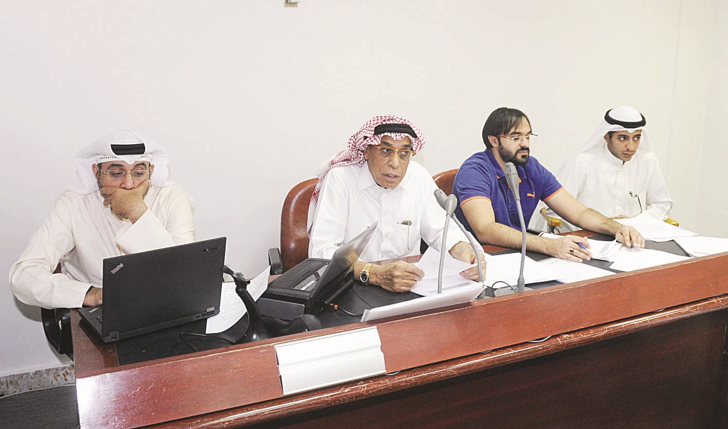 u062cu0627u0646u0628 u0645u0646 u0627u0644u0627u062cu062au0645u0627u0639 (u062au0635u0648u064au0631 u0632u0643u0631u064au0627 u0639u0637u064au0629)