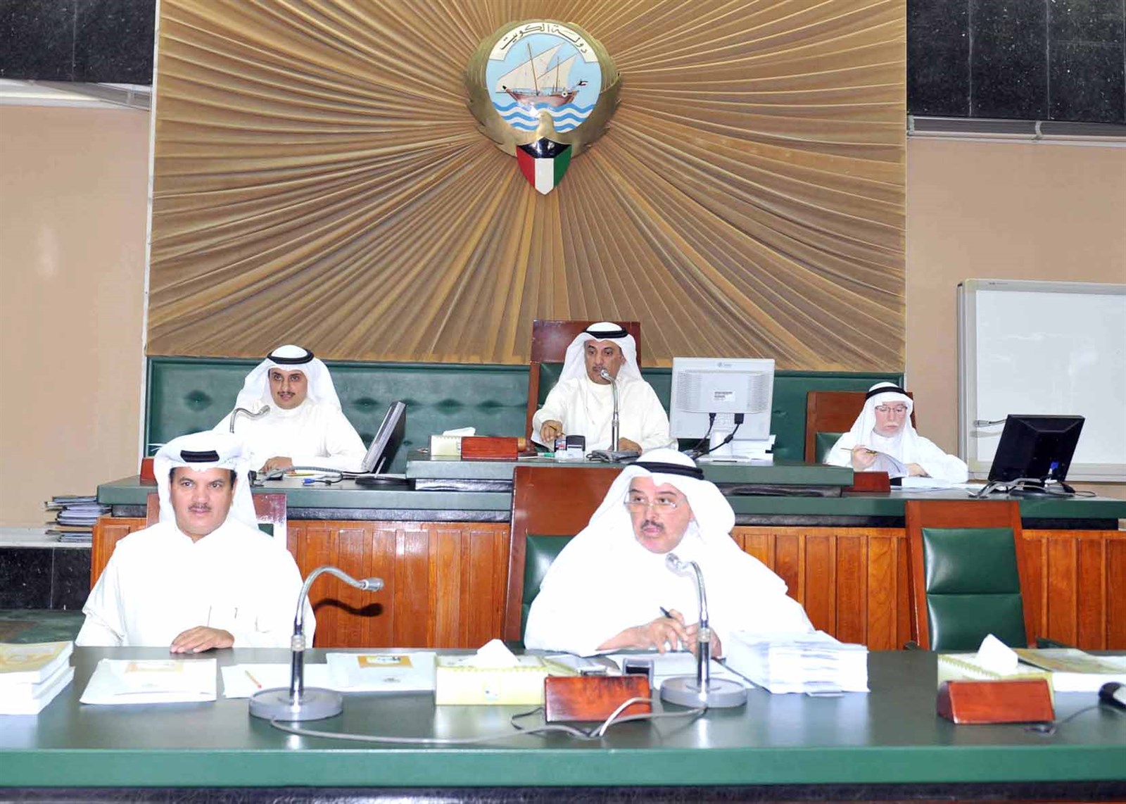 u0627u0644u062eu0627u0644u062f u0645u062au0631u0626u0633u0627u064b u0627u0644u062cu0644u0633u0629 (u062au0635u0648u064au0631 u0633u0639u062f u0647u0646u062fu0627u0648u064a)