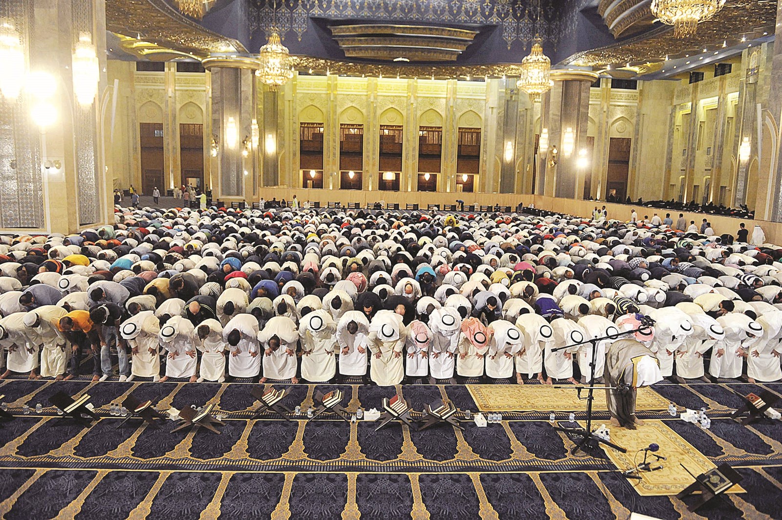 المصلون ركوعا (تصوير نور هنداوي)