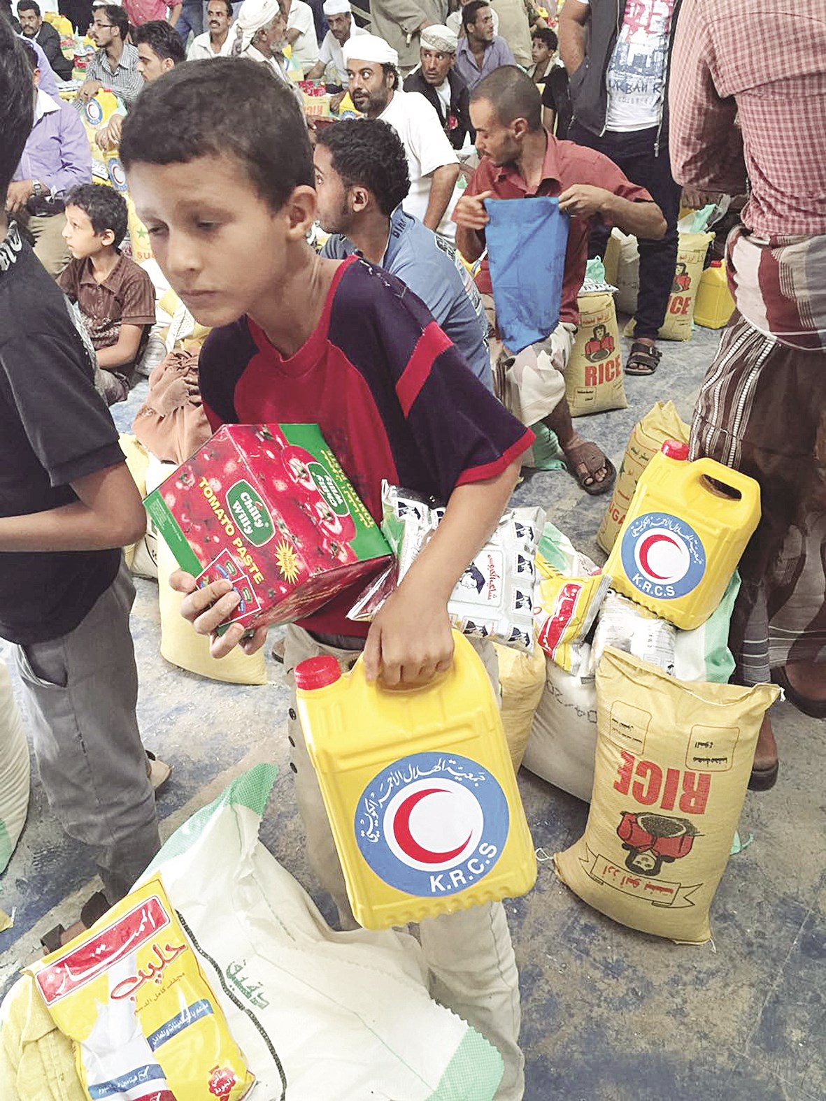 u0637u0641u0644 u064au0645u0646u064a u064au062du0645u0644 u0645u0633u0627u0639u062fu0627u062a u0643u0648u064au062au064au0629 u0641u064a u062au0639u0632