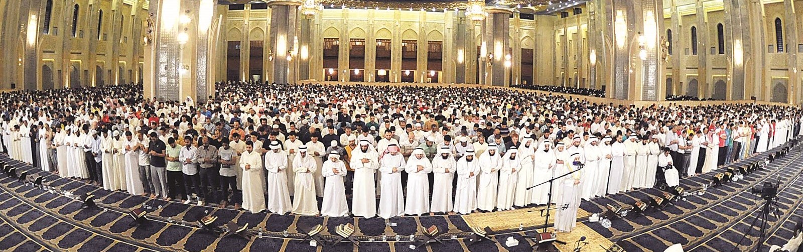 المسجد الكبير «ازدان» بالمصلين  (تصوير نور هنداوي)