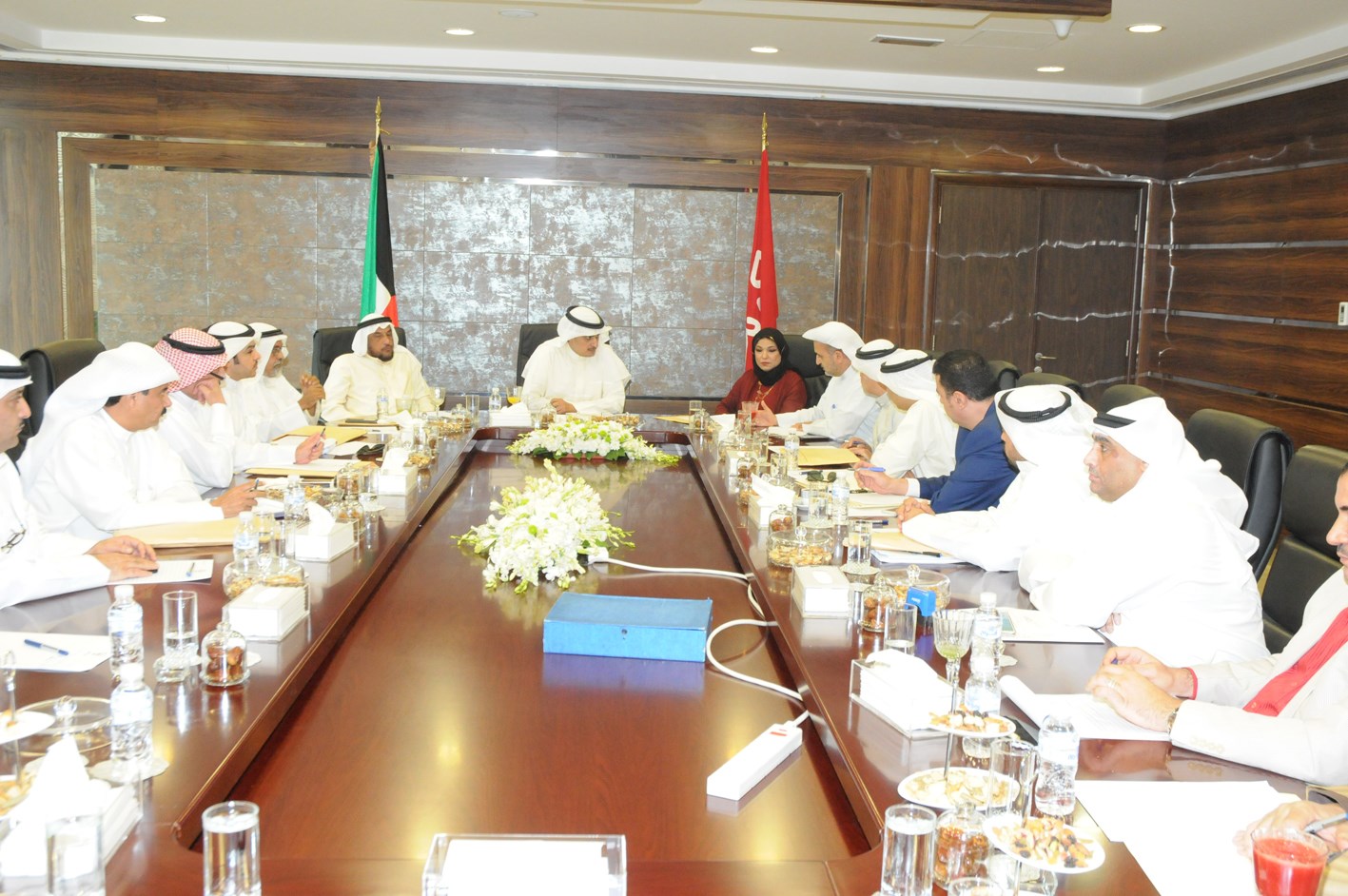 u0627u0644u0645u0646u0641u0648u062du064a u0645u062au0631u0626u0633u0627u064b u0627u0644u0627u062cu062au0645u0627u0639 u0645u0639 u0642u064au0627u062fu0627u062a u0627u0644u0628u0644u062fu064au0629