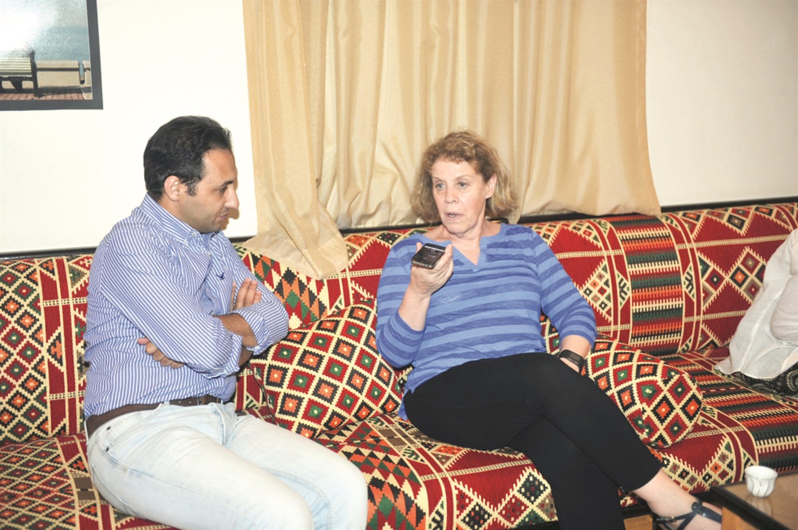 بيلي تتحدث للزميل أحمد زكريا