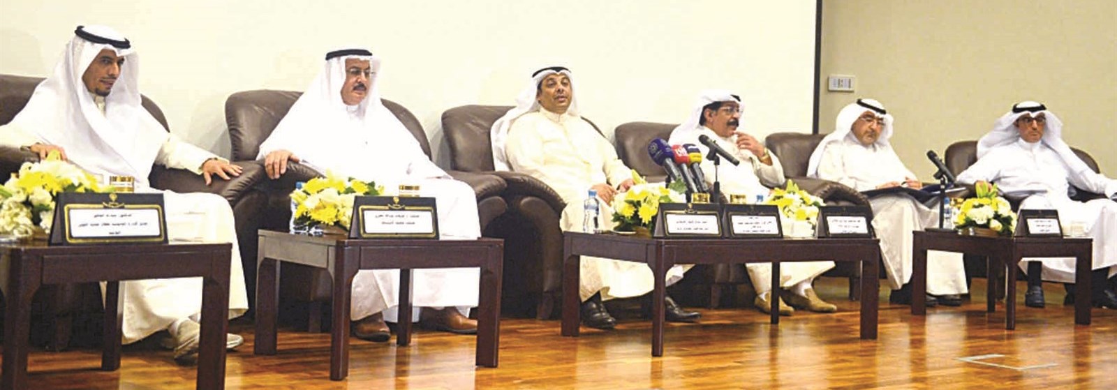 u0627u0644u0645u062au062du062fu062bu0648u0646 u0641u064a u0627u0644u0645u0624u062au0645u0631 u0627u0644u0635u062du0627u0641u064a   (u062au0635u0648u064au0631 u0645u0648u0633u0649 u0639u064au0627u0634)