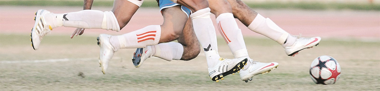 u0627u0644u0627u062au062du0627u062f u064au0642u0644u0651u0635 u00abu0627u0644u0623u0642u062fu0627u0645 u0627u0644u0623u062cu0646u0628u064au0629u00bb u0641u064a u0627u0644u0645u0633u0627u0628u0642u0627u062a u0627u0644u0645u062du0644u064au0629       (u0627u0644u0623u0632u0631u0642 u062fu0648u062a u0643u0648u0645)