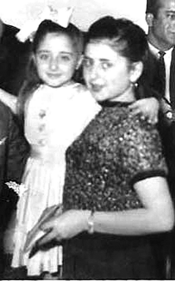 ... ومع والدتها