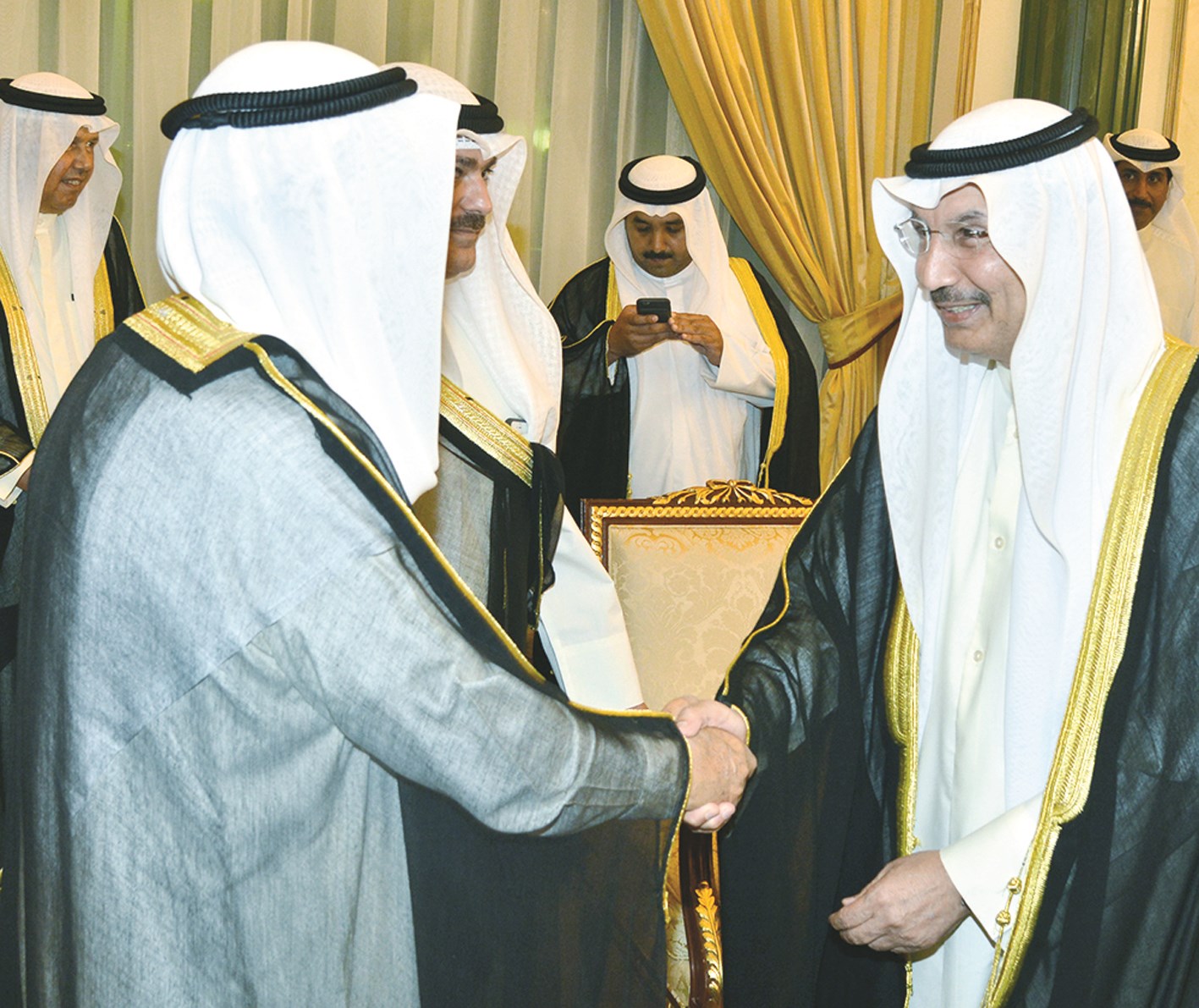 ... ومن مساعد الهارون