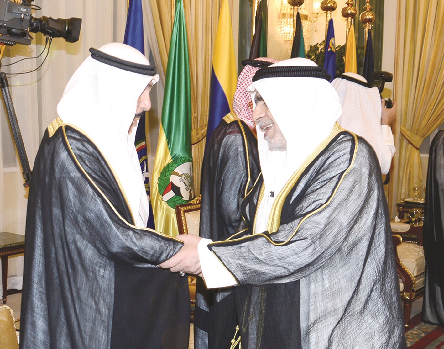 جابر العبدالله يتلقى تهنئة عدنان عبدالصمد