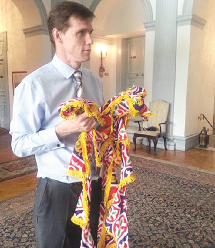 u0643u0627u0633u0646 u064au062du0645u0644 u0642u0645u0627u0634 u0627u0644u062eu064au0627u0645u064au0629 u0644u062au0639u0644u064au0642u0647 u0641u064a u0645u0646u0632u0644u0647