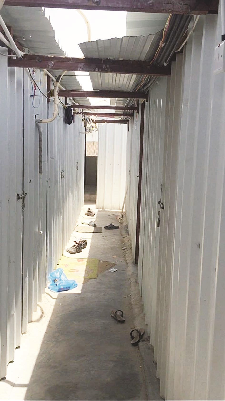 ممرات وقواطع من الصفيح