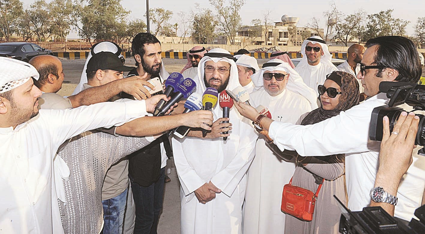 u0627u0644u0639u0645u064au0631 u0645u062au062du062fu062bu0627u064b u0644u0644u0635u062du0627u0641u064au064au0646  (u062au0635u0648u064au0631 u0632u0643u0631u064au0627 u0639u0637u064au0629)