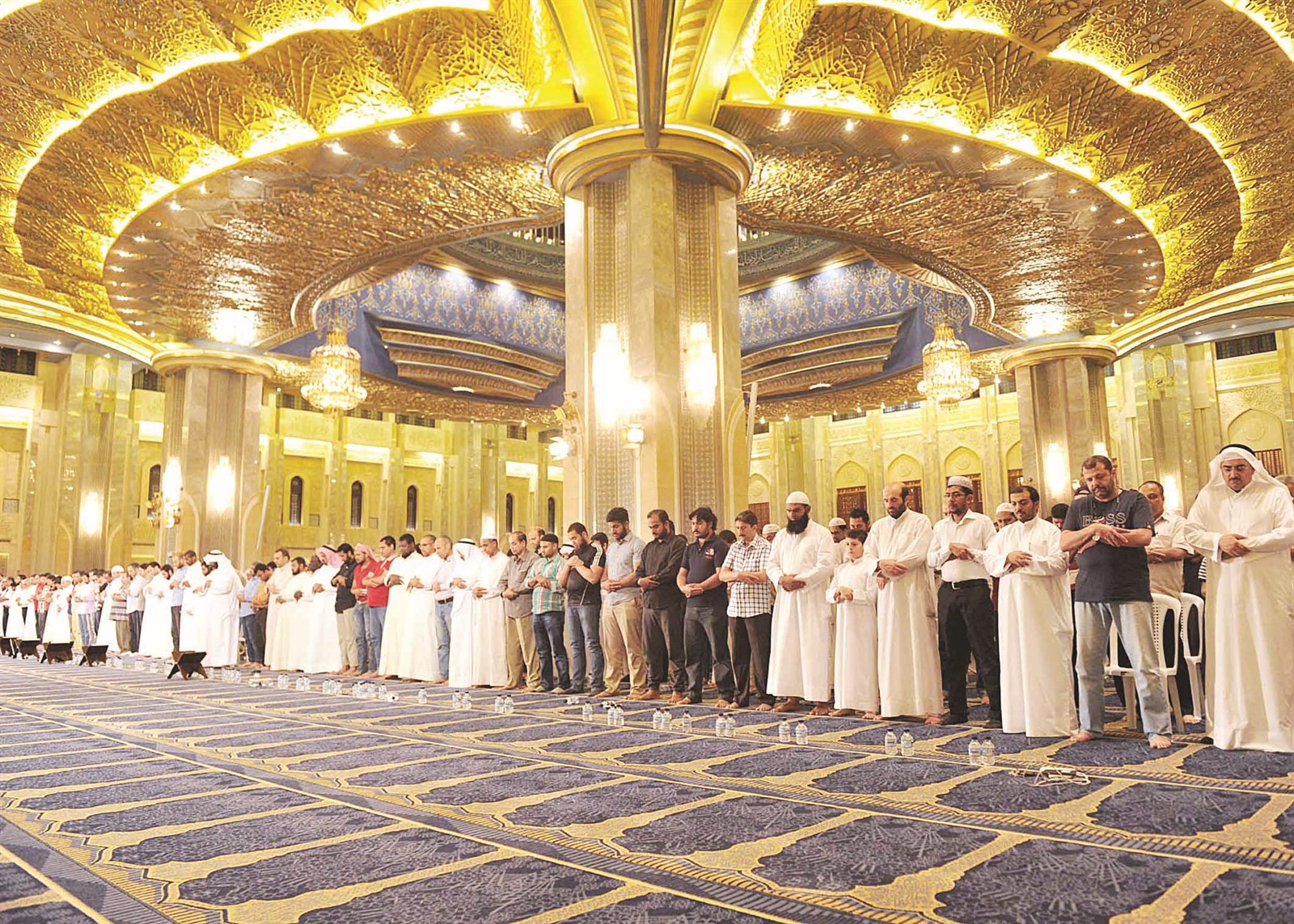 u0627u0644u0645u0635u0644u0648u0646 u0641u064a u0627u0644u0644u064au0644u0629 u0627u0644u0633u0627u062fu0633u0629 u0648u0627u0644u0639u0634u0631u064au0646 u0641u064a u0627u0644u0645u0633u062cu062f u0627u0644u0643u0628u064au0631 (u062au0635u0648u064au0631 u0633u0639u062f u0647u0646u062fu0627u0648u064a)