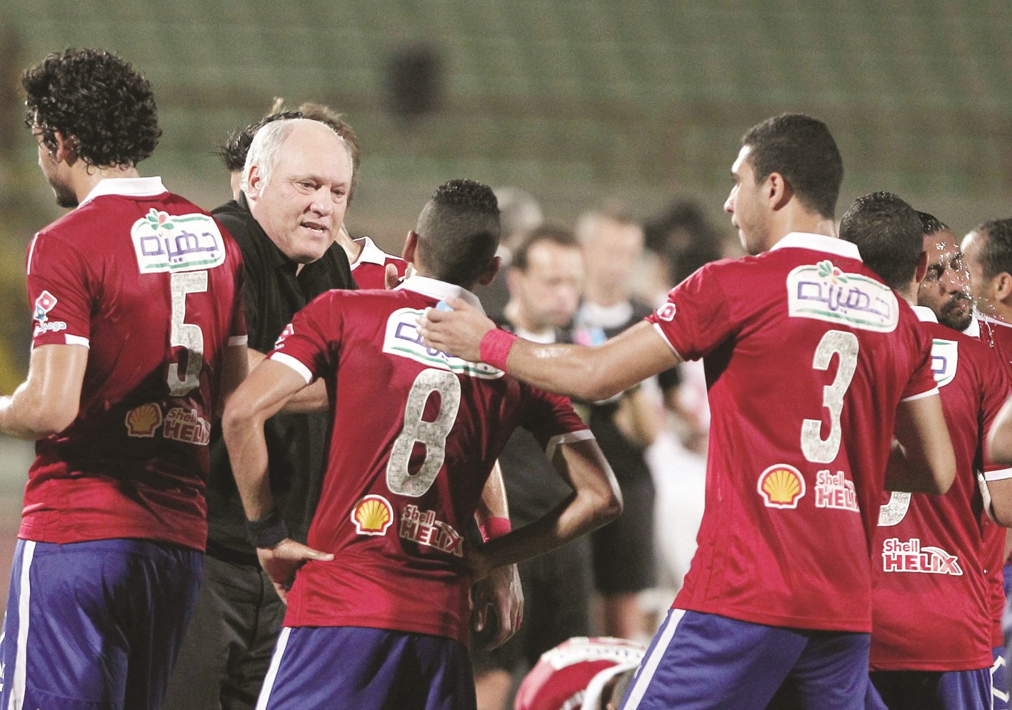 u0627u0644u0647u0648u0644u0646u062fu064a u064au0648u0644 u0645u062fu0631u0628 u0627u0644u0623u0647u0644u064a u0645u0648u062cu0651u0647u0627u064b u0644u0627u0639u0628u064au0647 u062eu0644u0627u0644 u0625u062du062fu0649 u0627u0644u0645u0628u0627u0631u064au0627u062a  (u0631u0648u064au062au0631u0632)