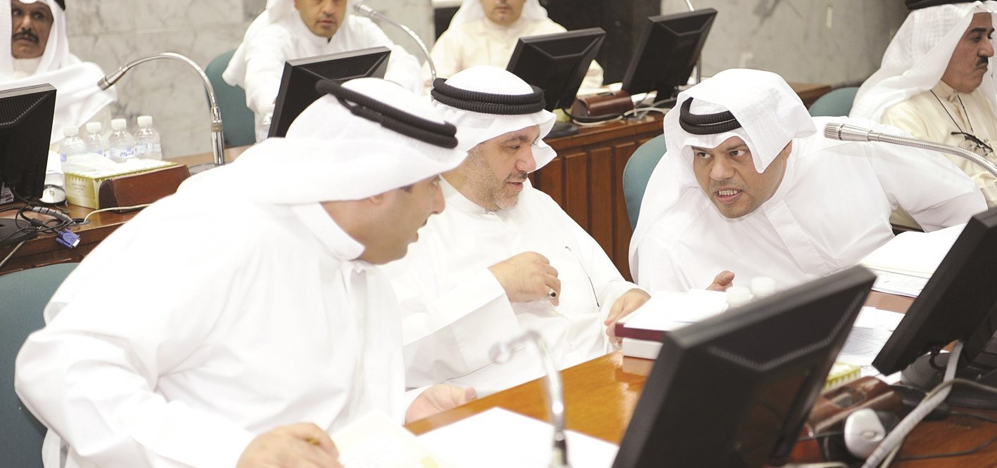 نقاش بين الصانع وكمال والعتيبي