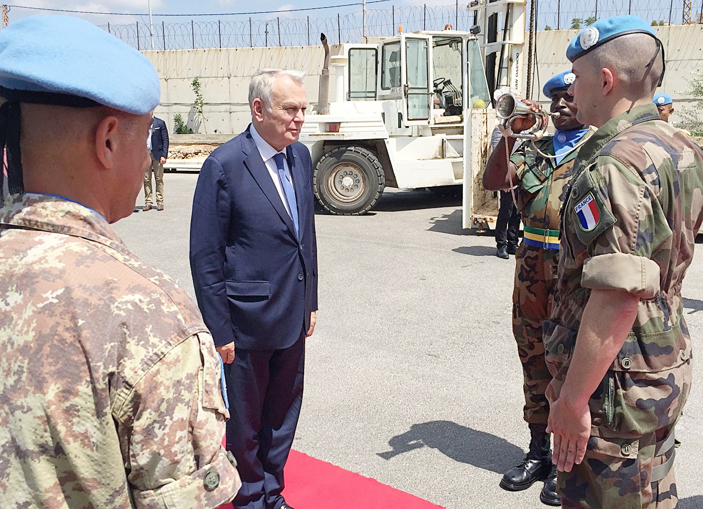 u0627u064au0631u0648u0644u062a u0645u062au0641u0642u0651u062fu0627u064b u0627u0644u0648u062du062fu0629 u0627u0644u0641u0631u0646u0633u064au0629 u0641u064a u00abu0627u0644u064au0648u0646u064au0641u064au0644u00bb u0641u064a u062cu0646u0648u0628 u0644u0628u0646u0627u0646 u0623u0645u0633  (u0627 u0641 u0628)