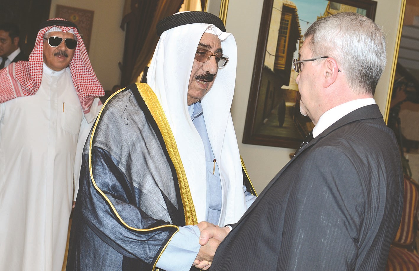 السفير العراقي يتلقى التعازي