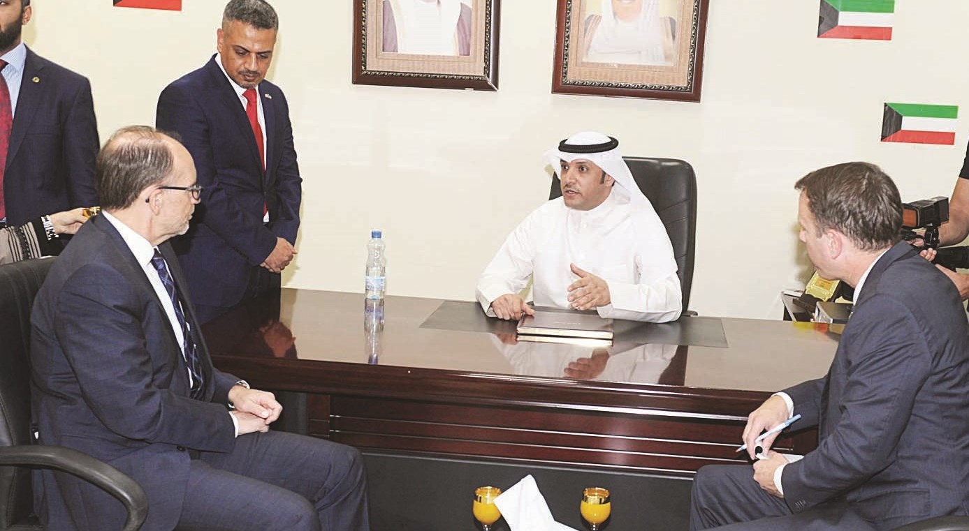 المطيري يشرح للسفير آخر تطورات المركز