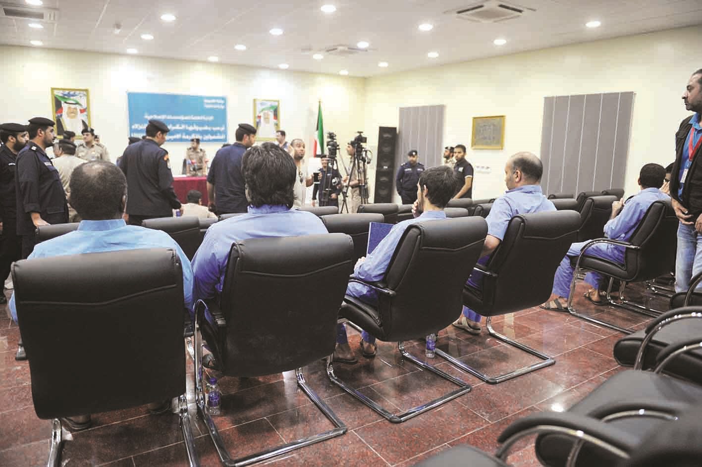 u062cu0627u0646u0628 u0645u0646 u0627u0644u0645u0624u062au0645u0631 u0627u0644u0635u062du0627u0641u064a u0644u0625u0639u0644u0627u0646 u0627u0644u0627u0641u0631u0627u062c u0639u0646 u0627u0644u0645u0634u0645u0648u0644u064au0646 u0628u0627u0644u0639u0641u0648 u0627u0644u0623u0645u064au0631u064a b(u062au0635u0648u064au0631 u0646u0648u0631 u0647u0646u062fu0627u0648u064a)