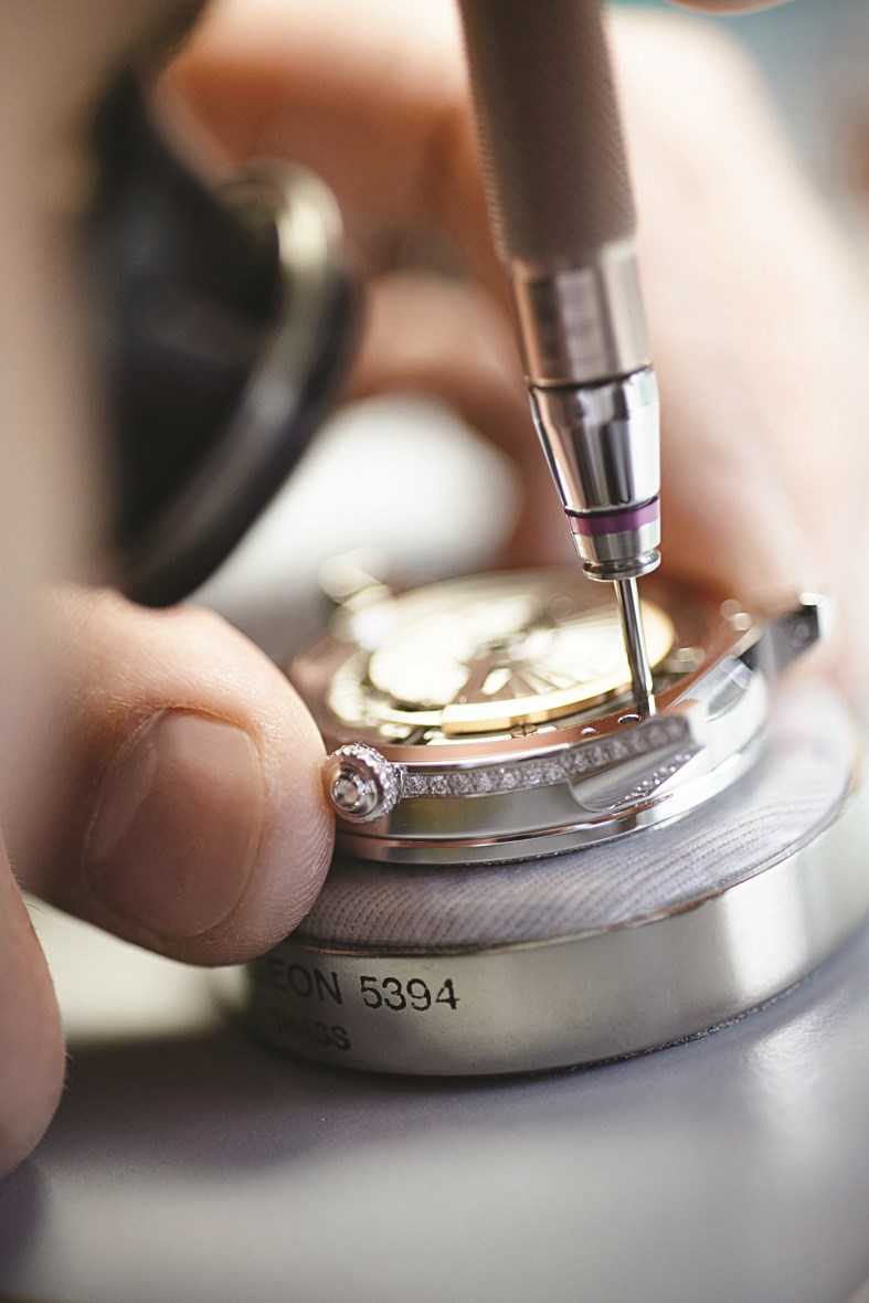 «Rendez-Vous Ivy Minute Repeater» صُنِعت من الذهب الأبيض عيار 18 قيراطاً