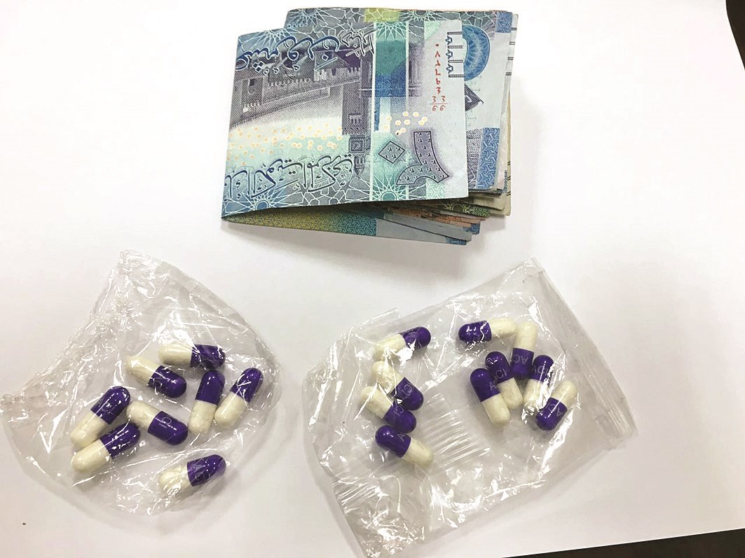 حبوب مخدرة في حوزة أحد المتعاطين