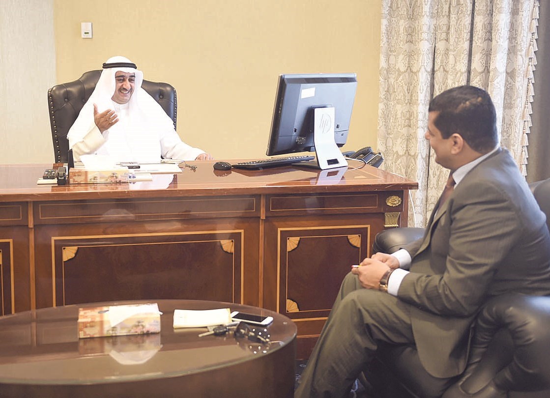 العلي متحدثا لـ «الراي»     (تصوير أسعد عبدالله)