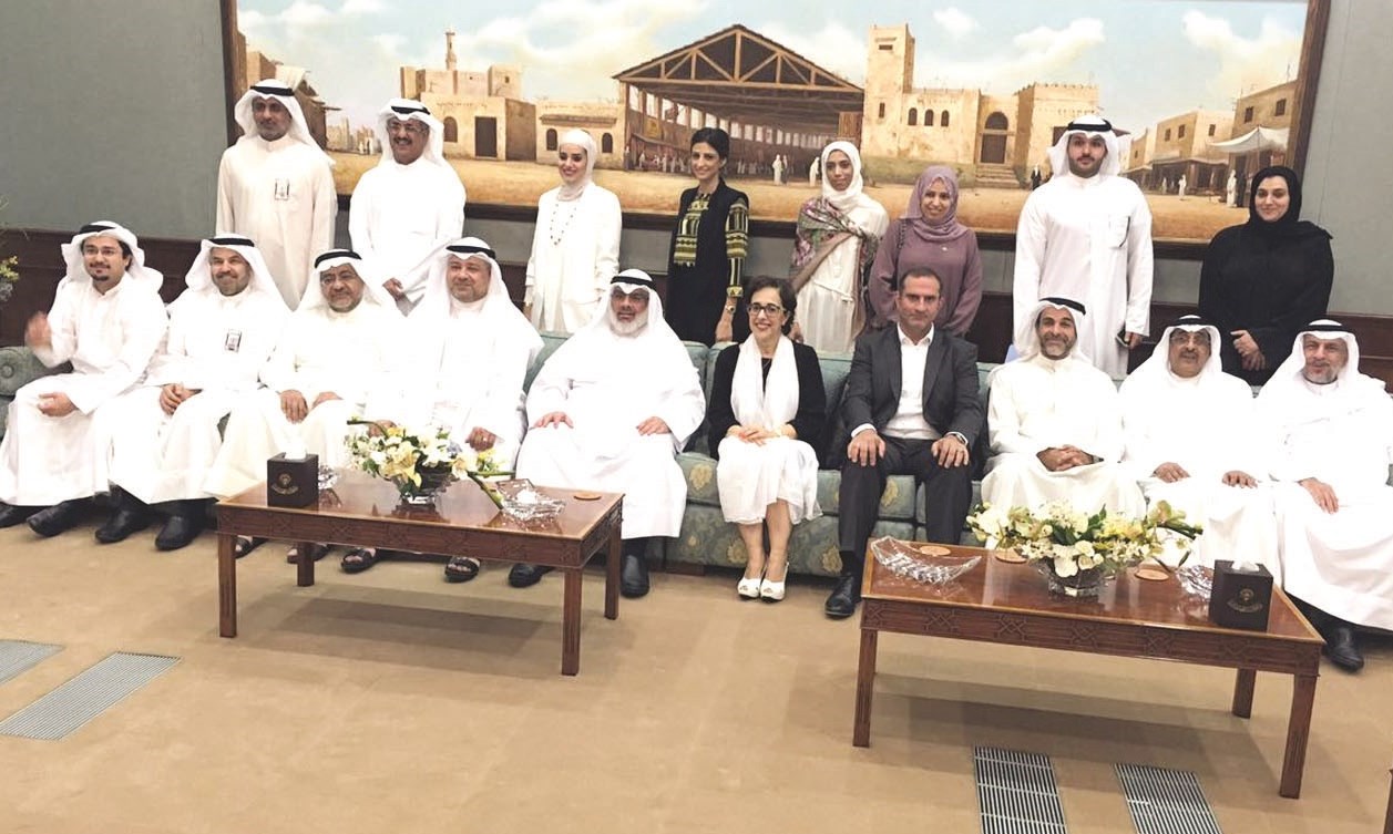 u0635u0648u0631u0629 u062cu0645u0627u0639u064au0629 u0628u0639u062f u0627u0644u062au0648u0642u064au0639