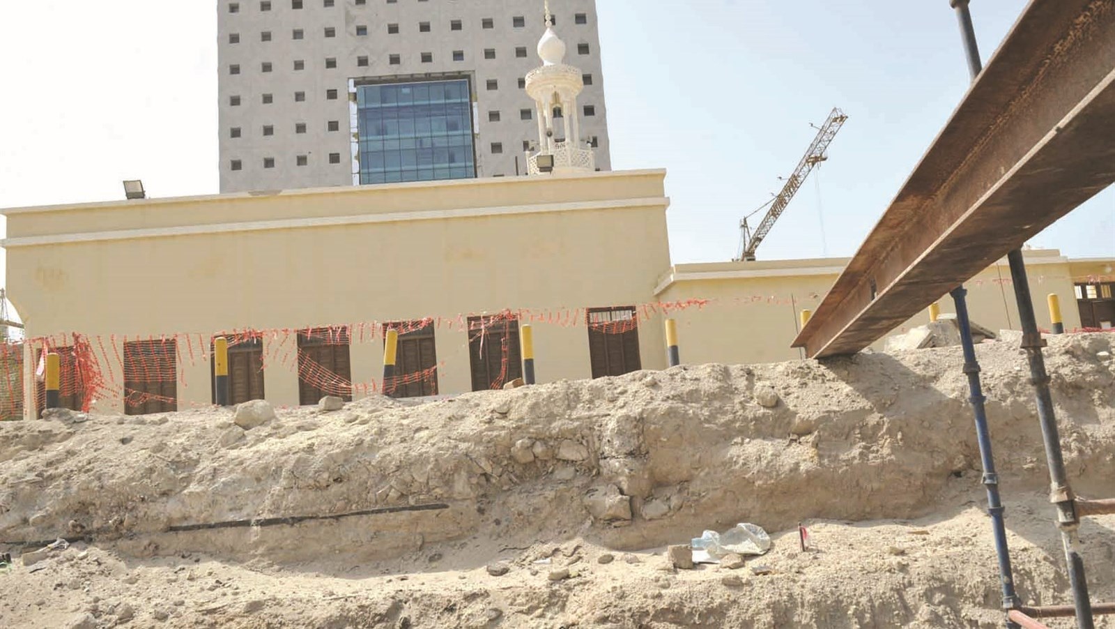 حفريات أمام المسجد