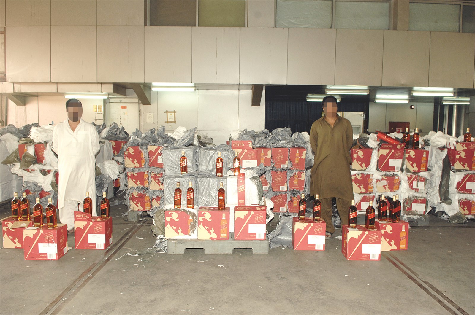 u0627u0644u062eu0645u0648u0631 u0628u064au0646 u0627u0644u0628u0627u0643u0633u062au0627u0646u064au064au0646 (u062au0635u0648u064au0631 u062cu0627u0633u0645 u0628u0627u0631u0648u0646)