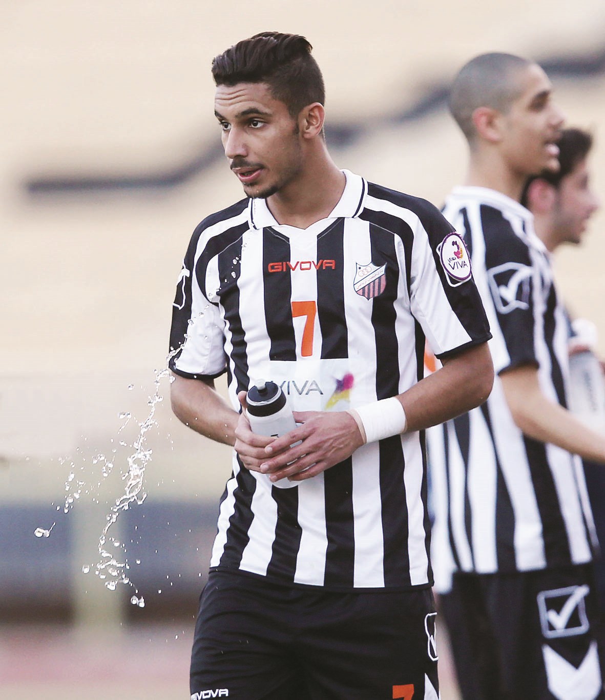 u0639u0645u0631 u0627u0644u062du0628u064au062au0631         (u0627u0644u0623u0632u0631u0642 u062fu0648u062a u0643u0648u0645)