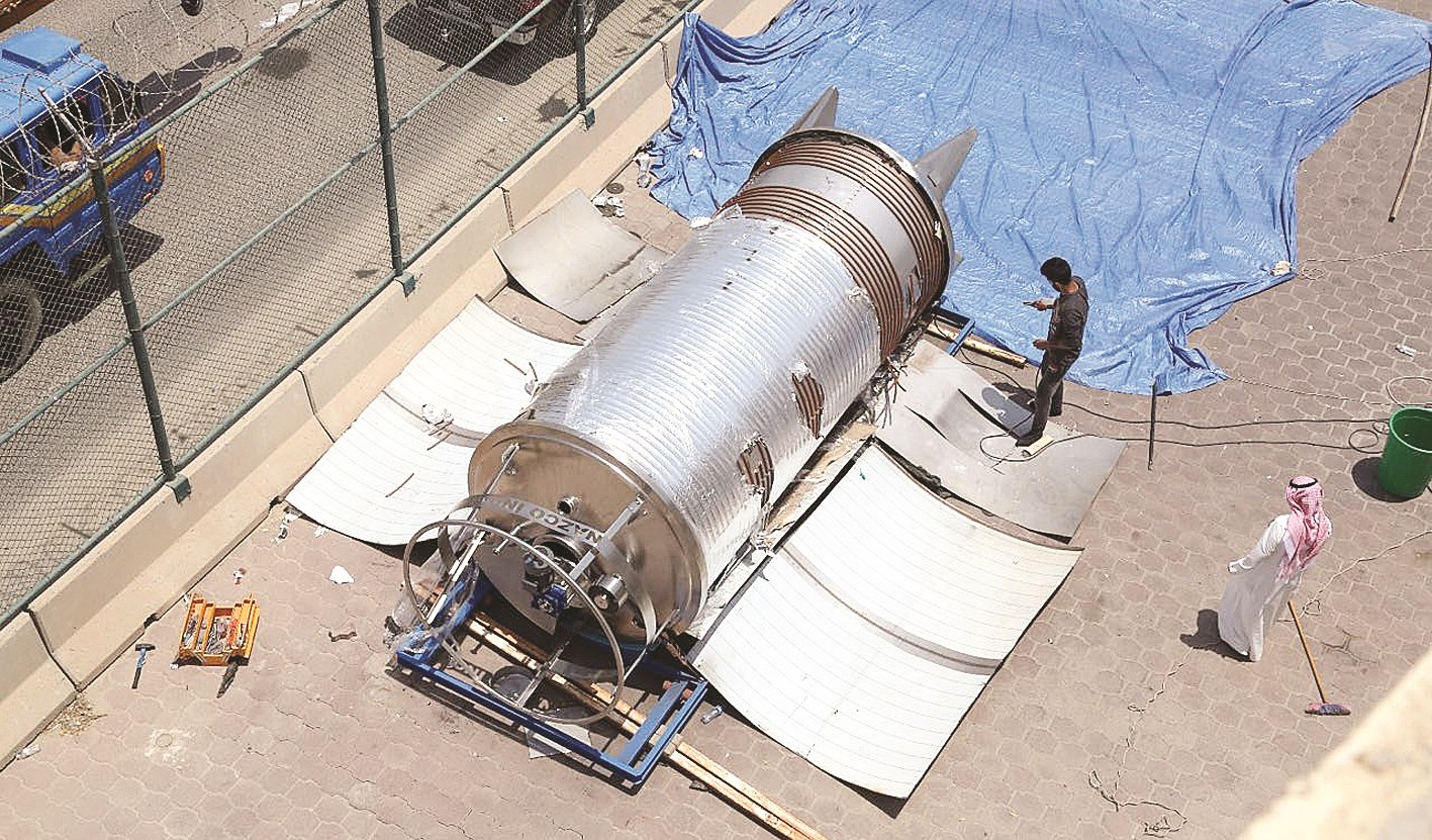 الخزان «الصاروخ» بعد إزالة غلافه الخارجي