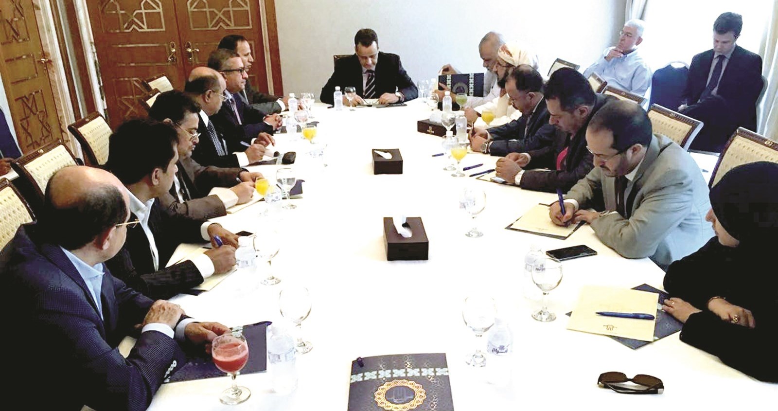 ولد الشيخ احمد خلال لقائه وفد الحكومة اليمنية