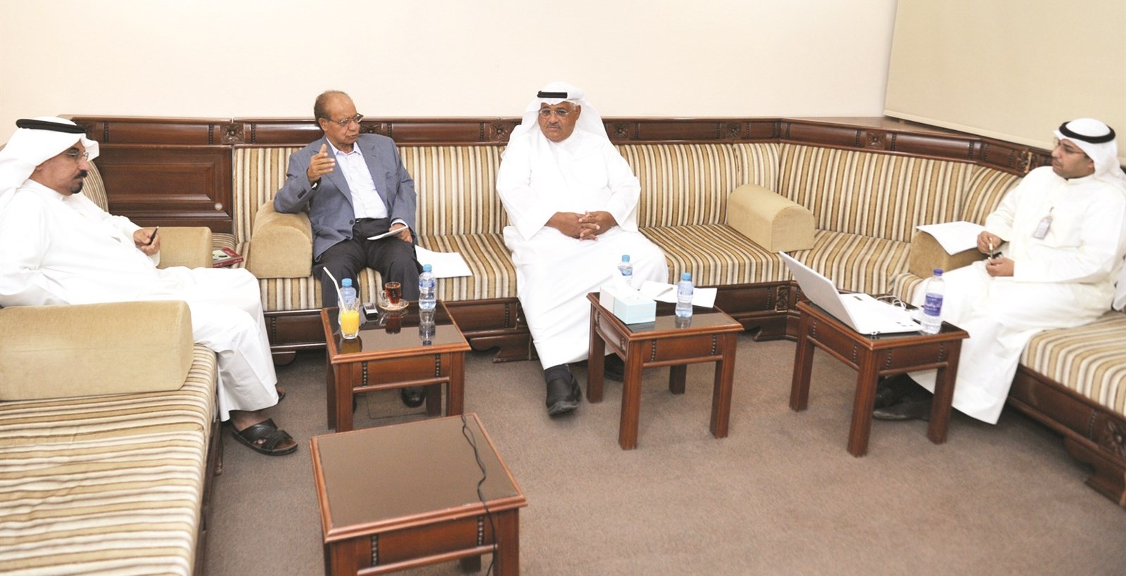 u0639u0628u062fu0627u0644u0644u0647 u0627u0644u0646u064au0628u0627u0631u064a u0648u0623u062du0645u062f u0627u0644u062fu064au064au0646 u0648u0645u0631u0632u0648u0642 u0627u0644u062du0628u064au0646u064a u064au062au062du062fu062bu0648u0646 u0644u0644u0632u0645u064au0644 u0648u0644u064au062f u0627u0644u0647u0648u0644u0627u0646 (u062au0635u0648u064au0631 u0633u0639u062f u0647u0646u062fu0627u0648u064a)